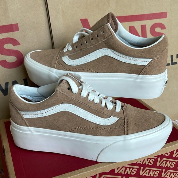 Vans WMNS Old Skool Stacked Soft Suede Burro/True White 
VN0A7Q5MB69
Platforms - Picture 5 of 16